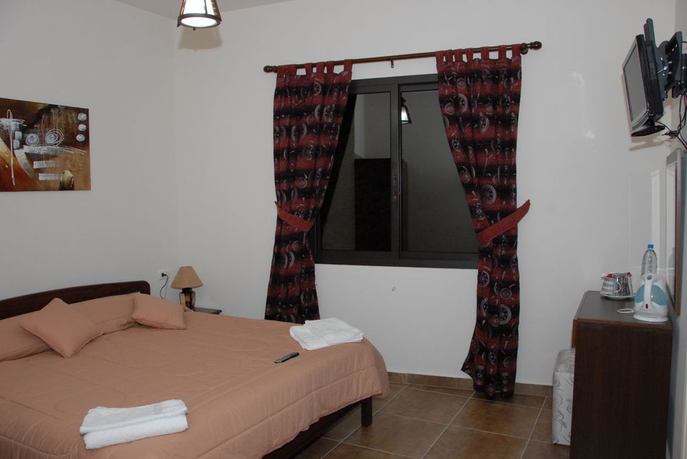 Iris Flower Hotel Jezzîne エクステリア 写真